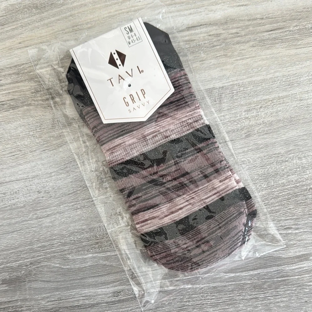Tavi ankle length grip socks for pilates, yoga, barre